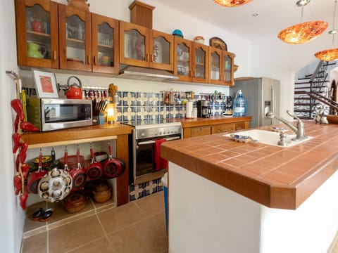 Villa, 3 Bedrooms | Private kitchen | Full-size fridge, microwave, oven, stovetop