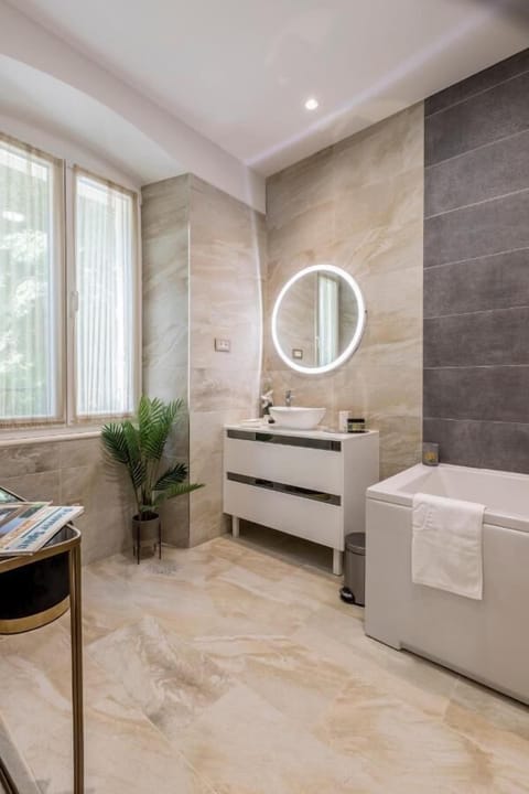 Superior Double Room, Courtyard View (Ana) | Bathroom | Hair dryer, bathrobes, towels, soap