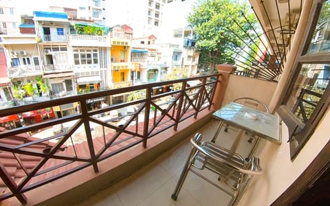 Superior Queen Room with Balcony Lanai | Terrace/patio