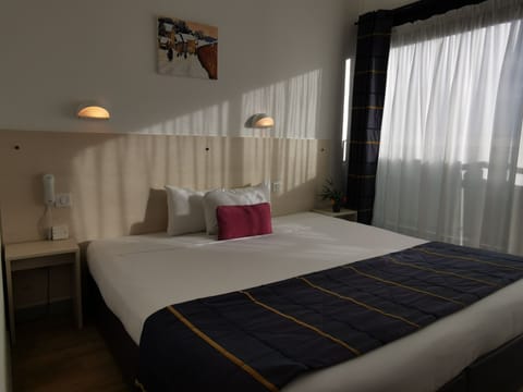 Standard Double Room, 1 King Bed | Individually decorated, individually furnished, desk, laptop workspace