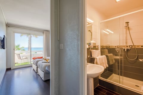 Twin Room, Balcony, Sea View | Bathroom | Free toiletries, hair dryer, towels