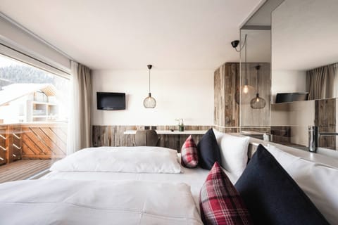 Standard Double Room | Down comforters, minibar, in-room safe, free rollaway beds