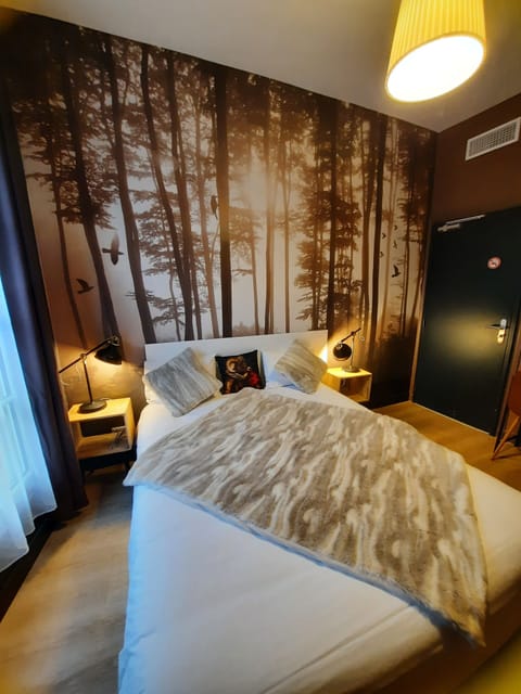 Economy Double Room | In-room safe, individually decorated, desk, soundproofing