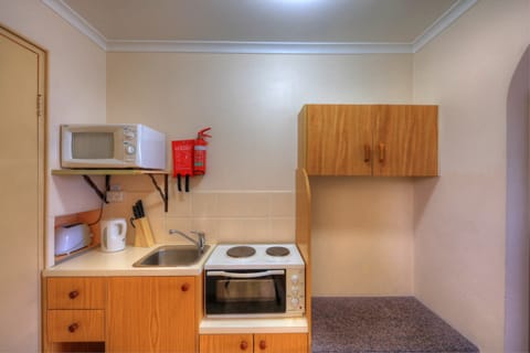 Deluxe Room, 1 King Bed, Kitchenette, River View | Private kitchenette | Fridge, microwave, coffee/tea maker