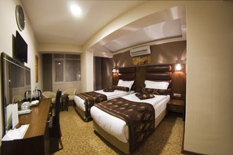 Double or Twin Room | Premium bedding, minibar, in-room safe, laptop workspace