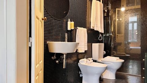 Superior Double Room | Bathroom | Hair dryer, towels, soap, shampoo