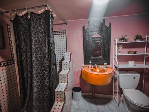 Deluxe Suite, Non Smoking | Bathroom | Jetted tub, designer toiletries, hair dryer, bidet