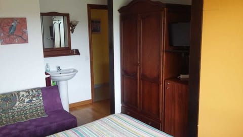 Double Room, Shared Bathroom | Individually decorated, desk, cribs/infant beds, rollaway beds