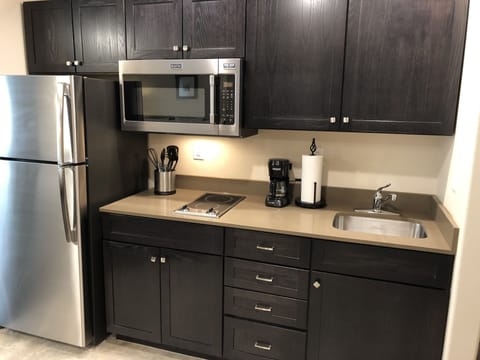 Standard King Room | Private kitchenette | Full-size fridge, microwave, stovetop, coffee/tea maker