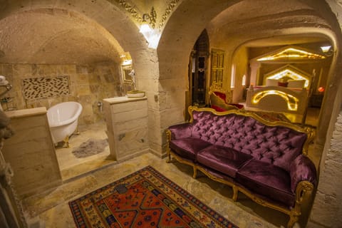 King Suite with Turkish Bath | Minibar, soundproofing, free WiFi, bed sheets