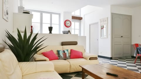 Deluxe Cottage, Multiple Beds, Patio | Living area | 50-cm flat-screen TV with digital channels, TV