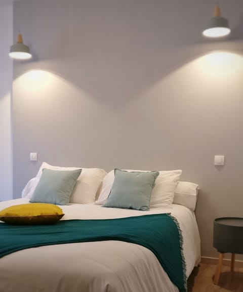 Le Corbeau et le Renard - Chambre Double Deluxe, 1 lit double | Individually decorated, individually furnished, blackout drapes