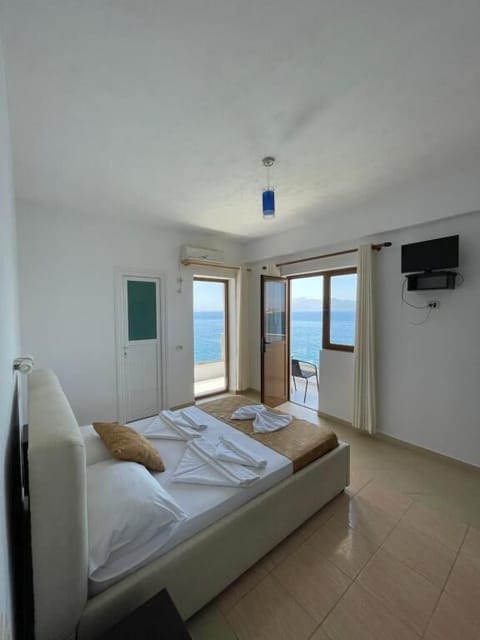 Double Room, Sea View | Free WiFi, bed sheets