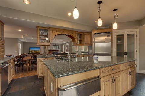 - Gourmet kitchen with granite island counter
- Stainless steel Viking appliances included
- Mountain cabin rental with chef style setup
