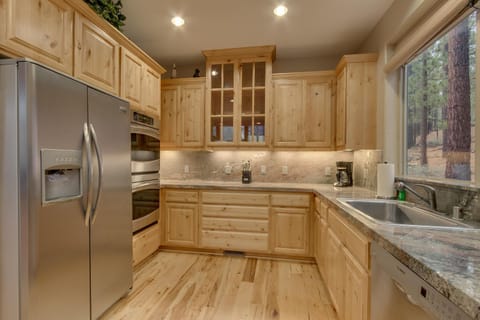 - Fully equipped kitchen with stainless appliances
- Granite counters and custom wood cabinetry
- Tahoe cabin with everything for home cooked meals