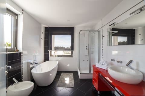 Luxury Suite, 1 King Bed, Sea View | Bathroom | Free toiletries, hair dryer, bathrobes, slippers