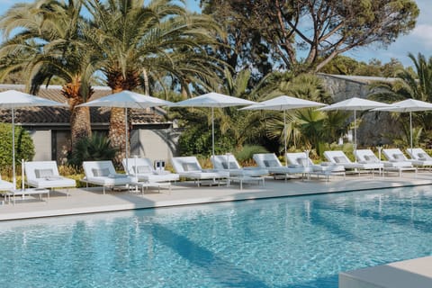 Outdoor pool, sun loungers