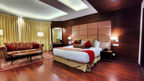 Presidential Studio Suite | Egyptian cotton sheets, premium bedding, pillowtop beds, minibar