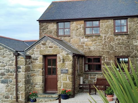 Spacious two storey barn conversion | Dew Cottage, St Buryan, near Sennen