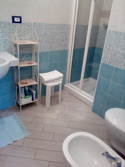 Double Room (Scheggia di Sole) | Bathroom | Shower, hair dryer, bidet, towels