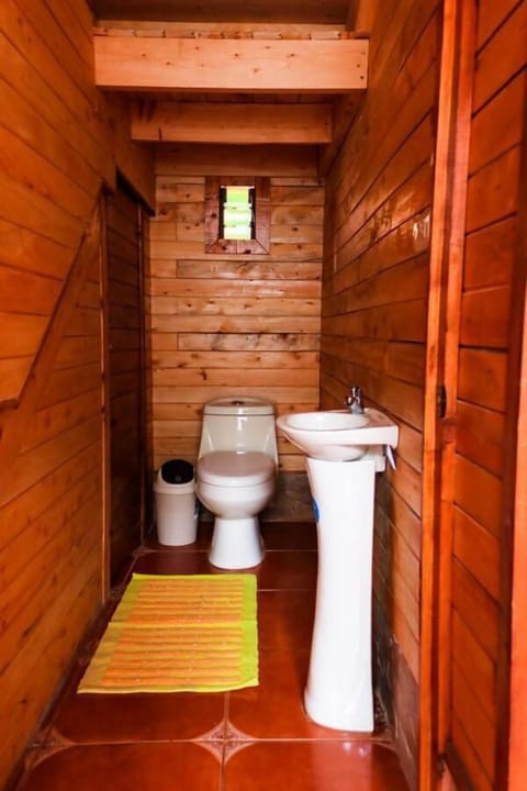 Standard Cabin, 2 Bedrooms | Bathroom | Shower, towels, soap, shampoo