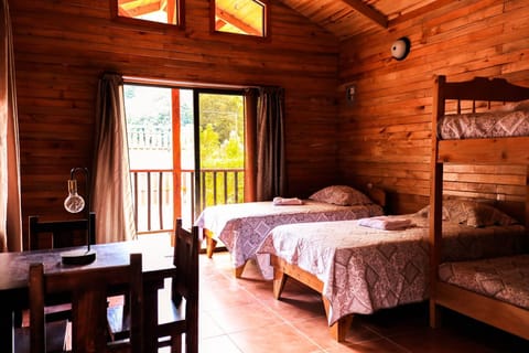 Family Cabin | Free WiFi, bed sheets