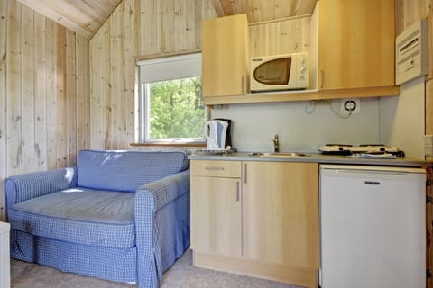Luxury Cabin, 1 Bedroom, Private Bathroom | Private kitchen | Microwave