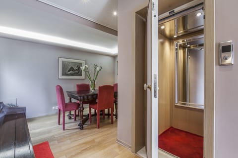 Second floor
Elevator