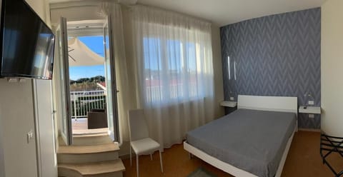 Elite Double Room, Sea View | Soundproofing, iron/ironing board