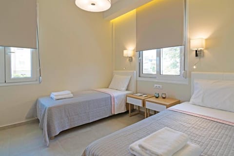 Sonja 3 apartment,pool,Beachfront,Chania, bedroom