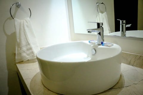 Bathroom sink