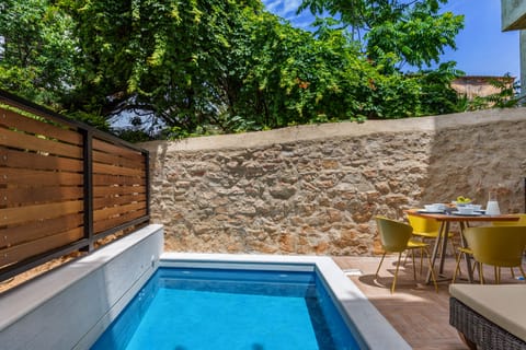 Breakfast with pool view