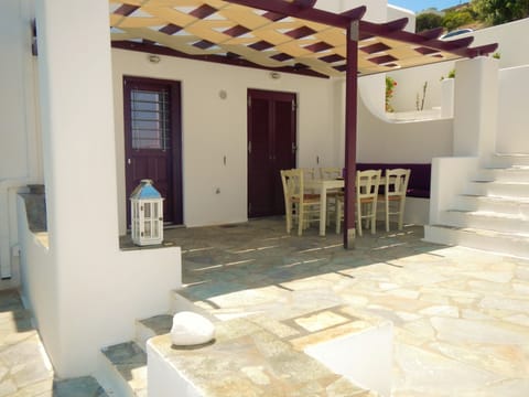 North side patio sea-view overlooking the gulf of Naoussa 