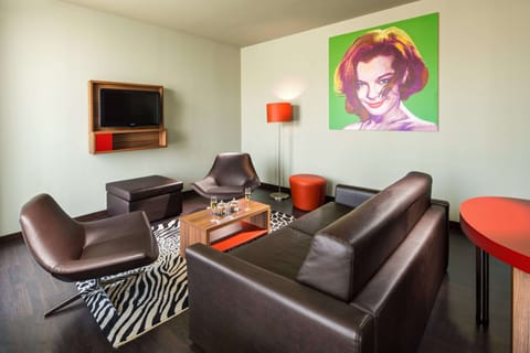 Junior Suite, 1 King Bed, Non Smoking | In-room safe, desk, laptop workspace, soundproofing