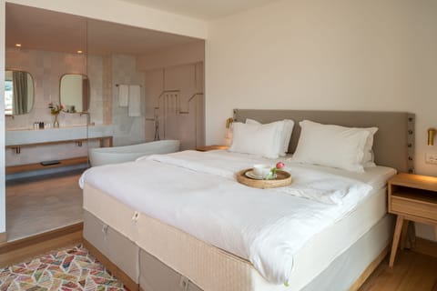 Suite, Acropolis View | Premium bedding, free minibar, in-room safe, desk