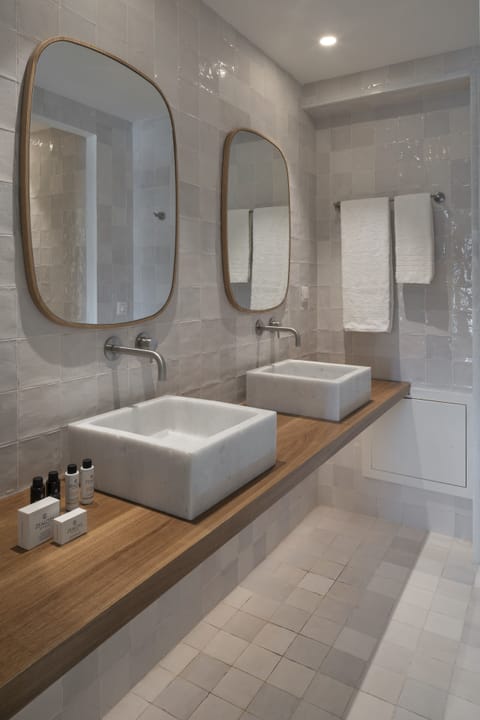 Suite, Acropolis View | Bathroom | Free toiletries, hair dryer, bathrobes, slippers