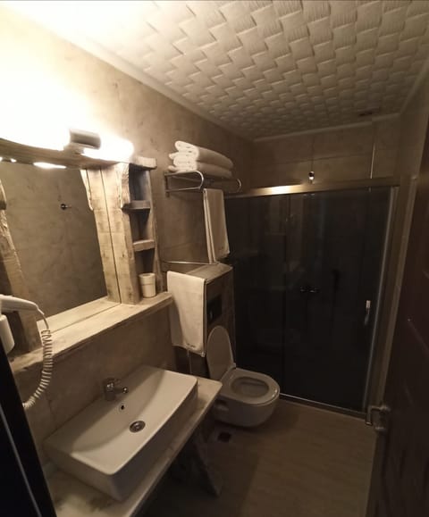 Standard Room, Balcony, Bay View | Bathroom | Shower, rainfall showerhead, hair dryer, slippers