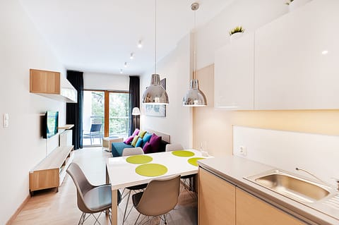 Apartment (5) | Private kitchenette | Fridge, stovetop, electric kettle, cookware/dishes/utensils