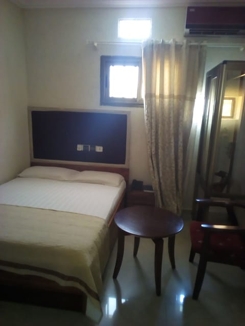 Basic Room | Minibar, desk, soundproofing, free WiFi