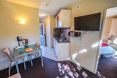 One-Bedroom Suite with Spa Bath | Private kitchen | Fridge, microwave, coffee/tea maker