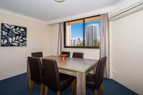 2 Bedroom Apartment - City View | In-room dining