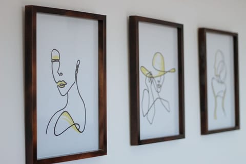 Comfort Room, 1 Queen Bed | Minibar, in-room safe, free WiFi, bed sheets