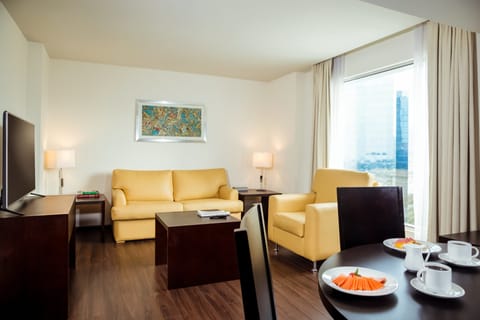 Suite (Master) | In-room safe, desk, iron/ironing board, free cribs/infant beds