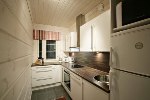 Comfort Chalet, Sauna, Courtyard View | Private kitchen | Full-size fridge, microwave, oven, stovetop