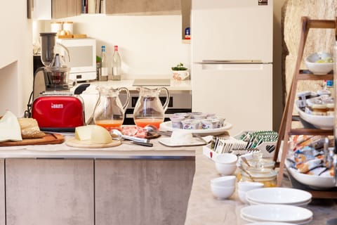 Daily continental breakfast (EUR 13 per person)