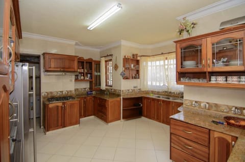 Family House, 5 Bedrooms | Private kitchen | Full-size fridge, microwave, oven, stovetop