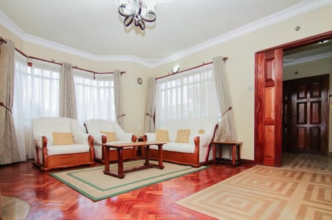 Family House, 5 Bedrooms | Living area | 42-inch flat-screen TV with premium channels, LED TV