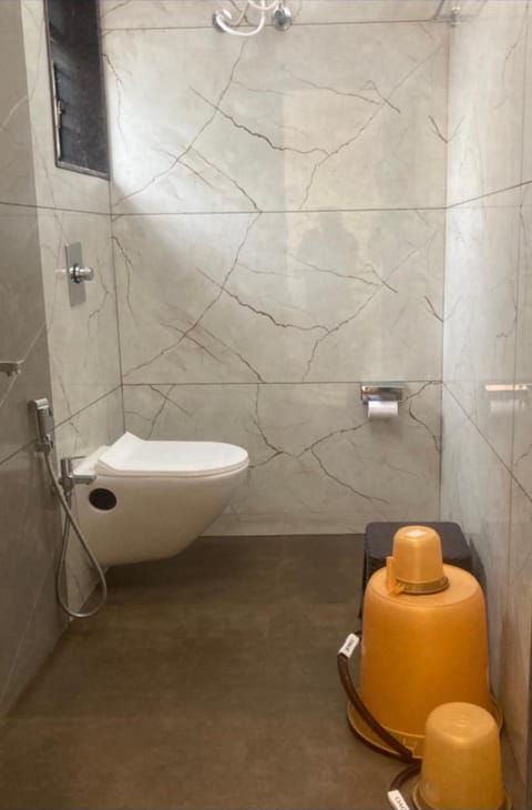 Deluxe Quadruple Room | Bathroom | Shower, towels