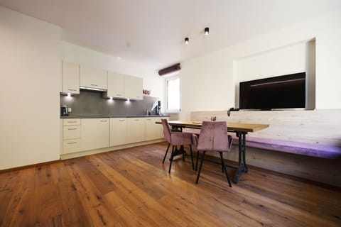 City Apartment, 2 Bedrooms, City View (Steinachplatz) | Private kitchen | Fridge, microwave, stovetop, espresso maker