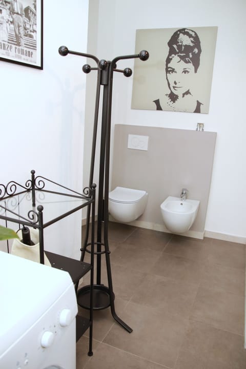 Combined shower/tub, deep soaking tub, rainfall showerhead, hair dryer